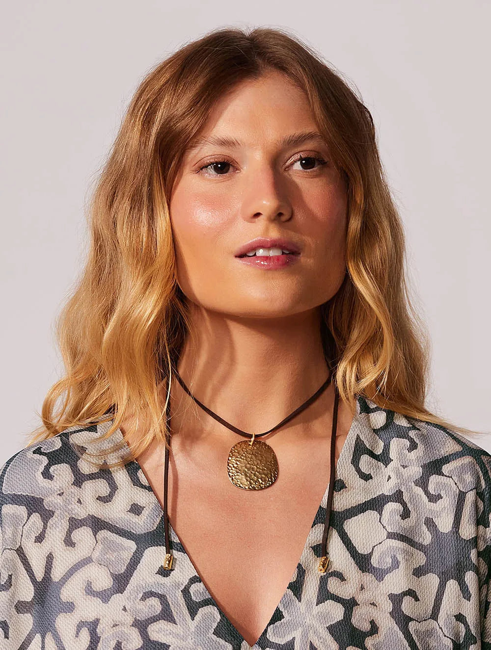 Colar em Metal Banhado