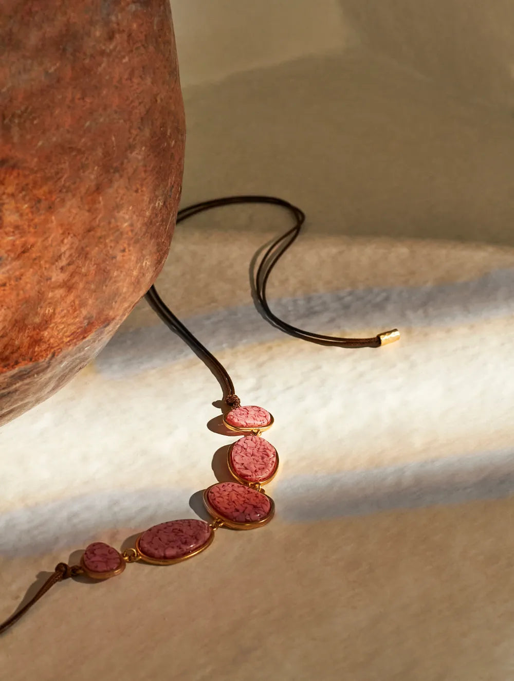 Colar com Pedras Orgânicas